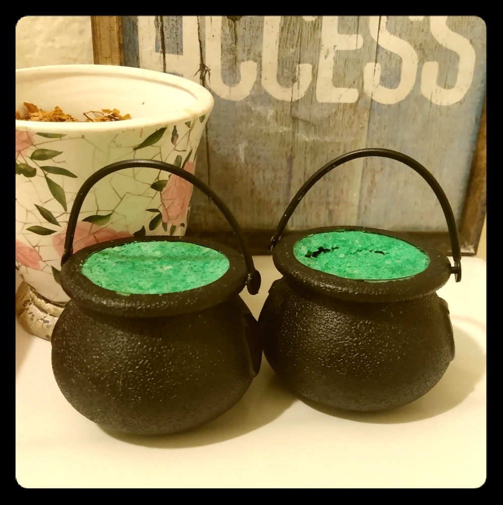 2 bath bombs
